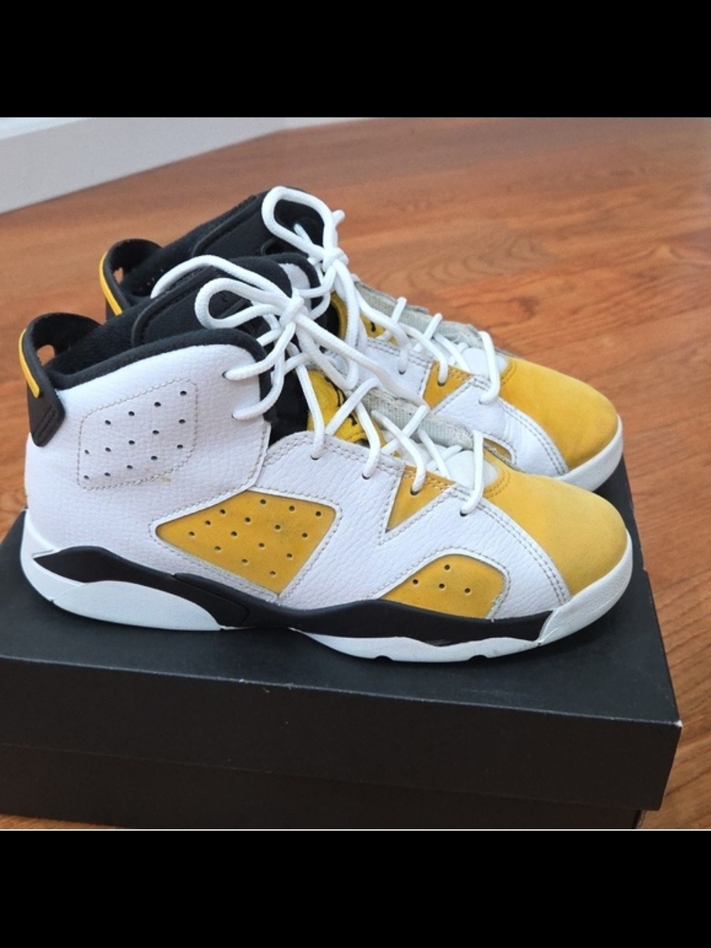 Jordan Retro 6 Unisex Kids White, Yellow & Black High-Top Sneakers